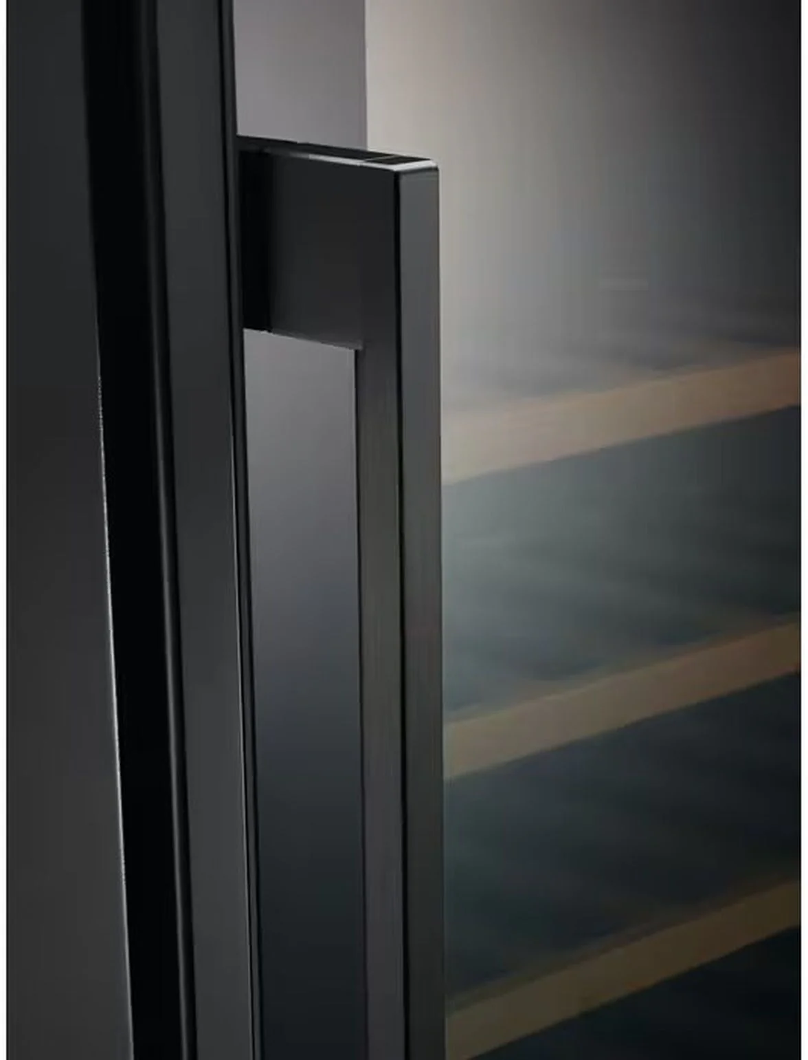 AEG AWS4052B5B - Black/Glass Wine Cooler - 52 Bottle Capacity - G Energy Rating - Image 4