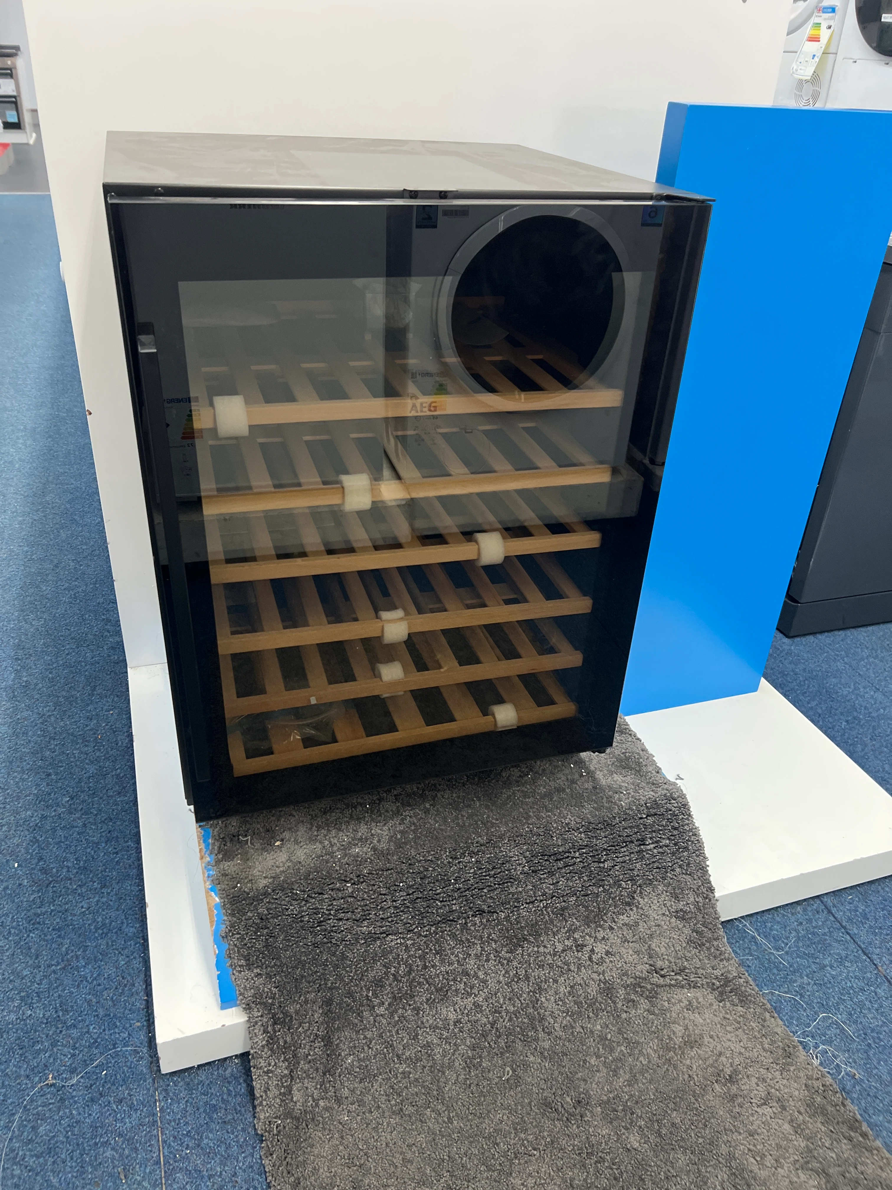 AEG AWUS052B5B - Black 52 Bottle Capacity Wine Cooler - F energy - Unboxed - Image 2