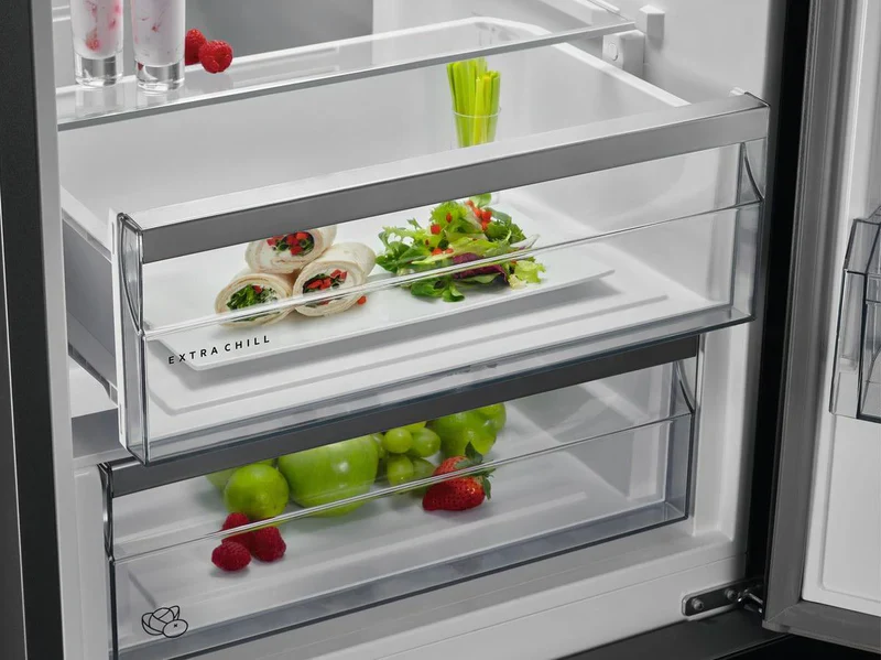 AEG RCB632E3MW - White Freestanding 60/40 Frost Free Fridge Freezer - E energy - Image 3