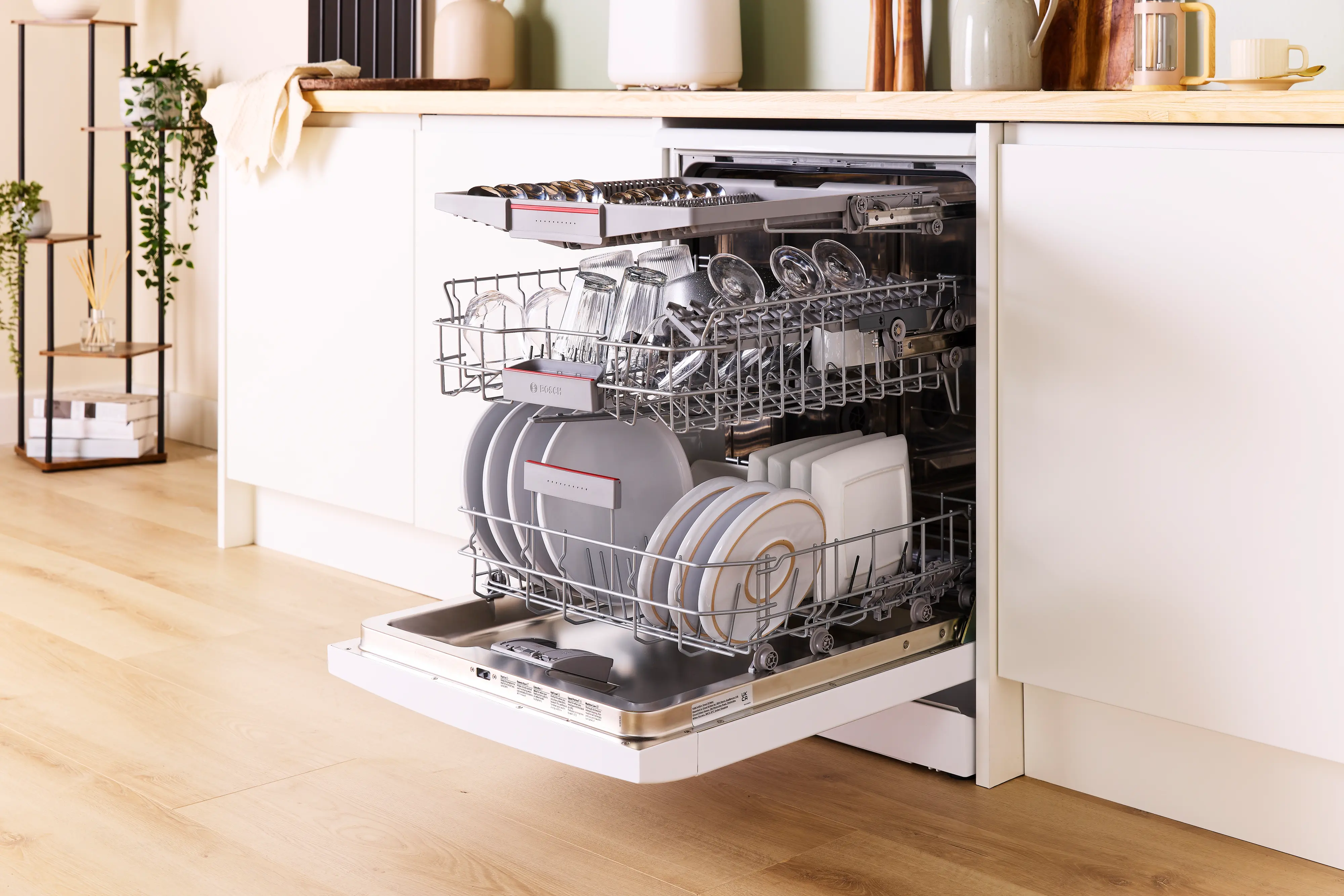 Bosch Series 4 SMS4EMW06G - White Freestanding Dishwasher - B energy - Image 3