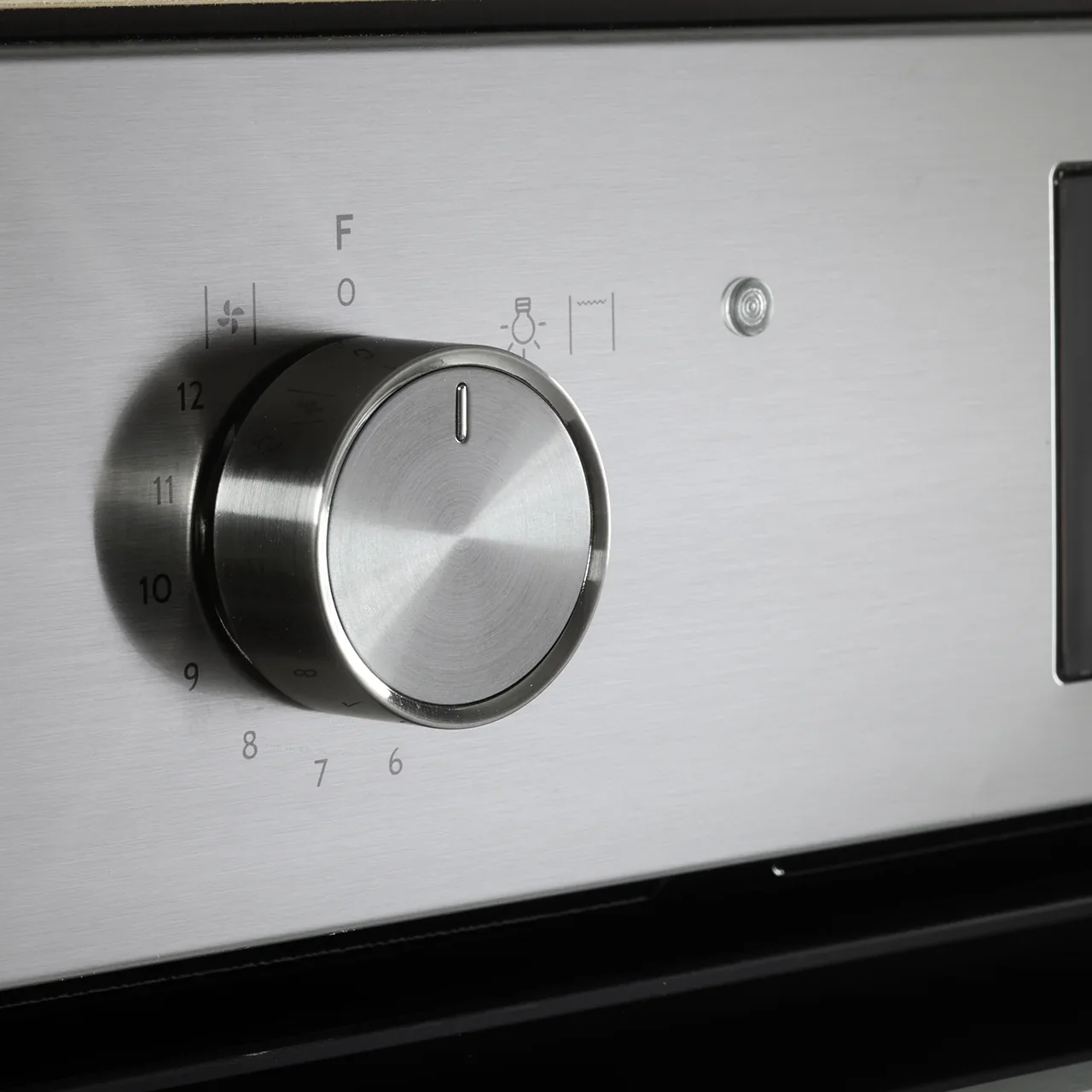 DeLonghi DSG10XL - Stainless Steel Built-In Gas Single Oven - 70L Capacity - A Energy Rating - Image 4