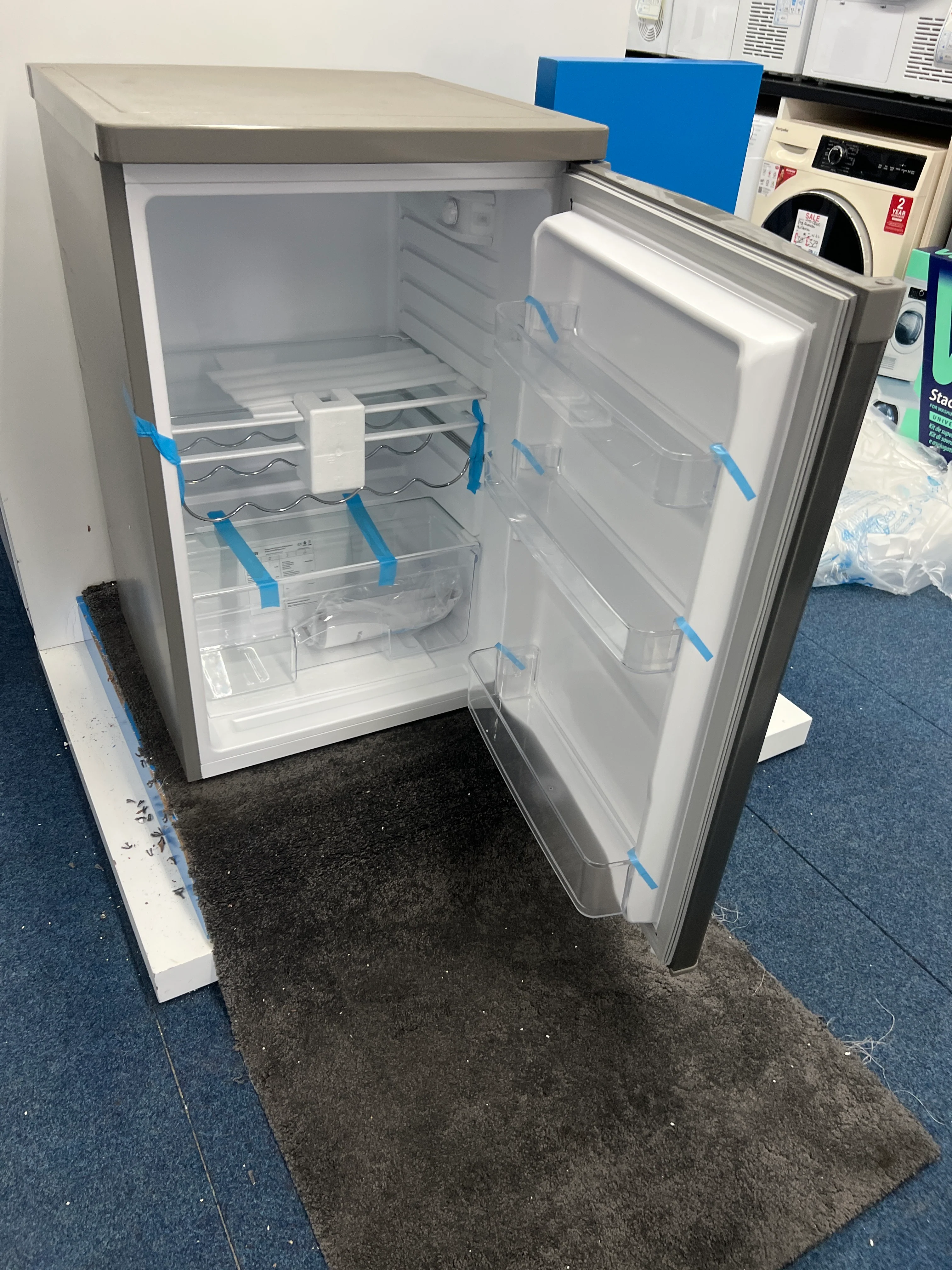 Hoover HOLHS58EXK - Silver Undercounter Manual Defrost Fridge - E energy - Unboxed - Image 2