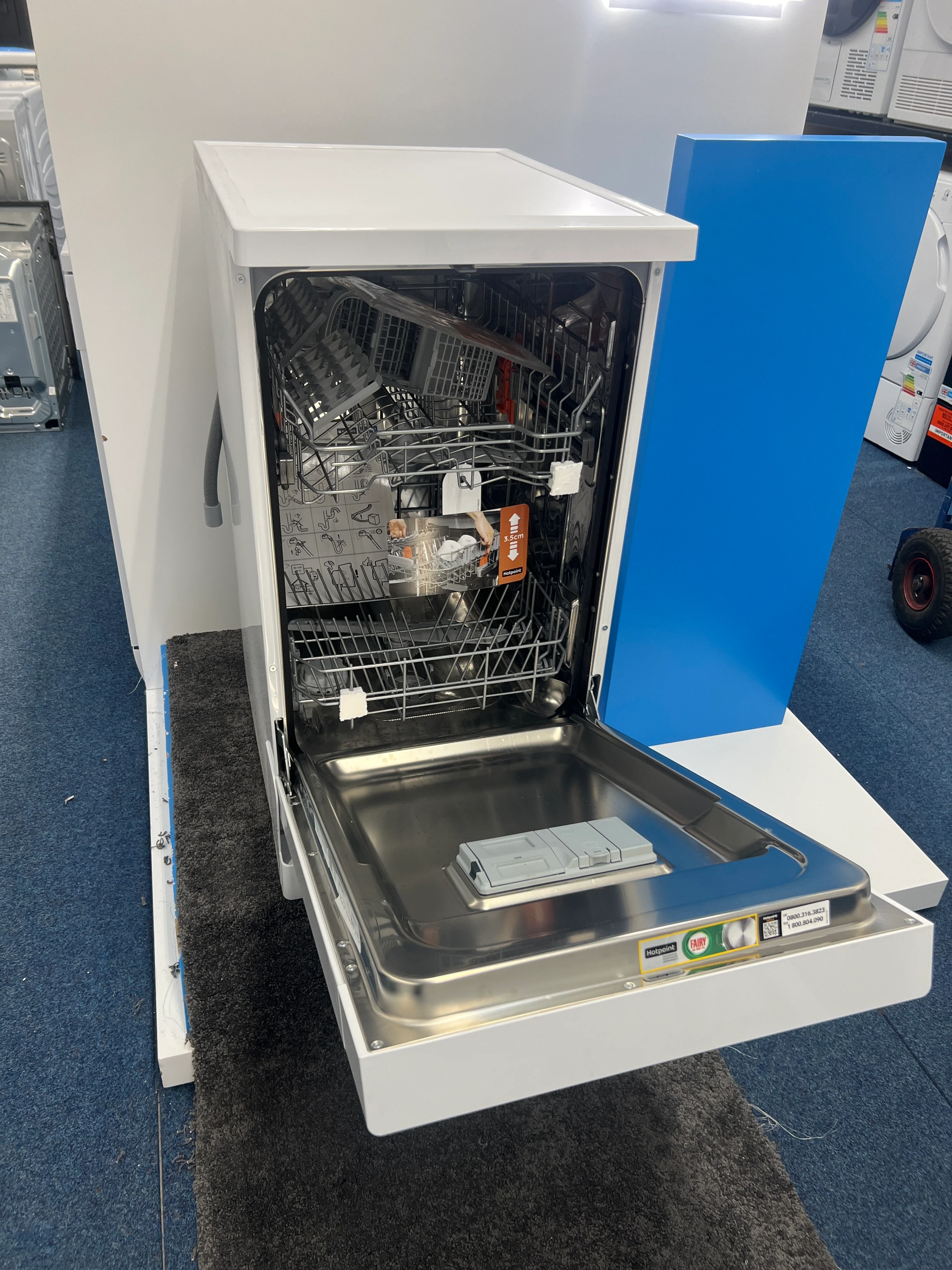 Hotpoint HF9E 1B19 UK - White Freestanding Dishwasher - F energy - Unboxed - Image 2