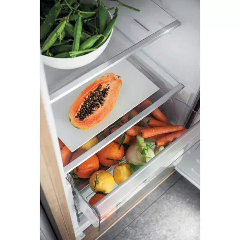 Hotpoint HSZ 18012 UK - White Integrated Low Frost Fridge - E energy - Image 3