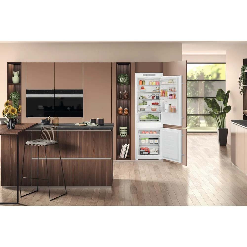 Hotpoint HTC18 T322 UK - White Integrated 70/30 Frost Free Fridge Freezer - E energy - Image 4
