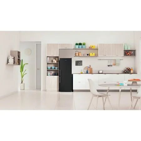 Indesit IB55 532 B UK - Black Freestanding 50/50 Low Frost Fridge Freezer - E energy -Display - Image 5