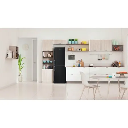 Indesit IB55 732 B UK - Black Freestanding 50/50 Low Frost Fridge Freezer - E energy - Image 4