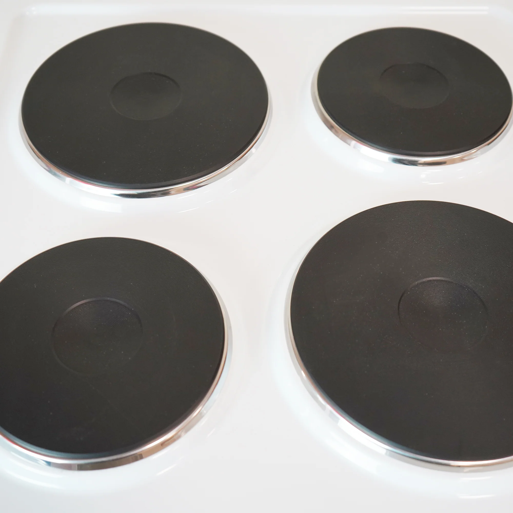 Montpellier CSE46W - White 50cm Electric Cooker - Solid Plate Hob - A Energy - Image 2