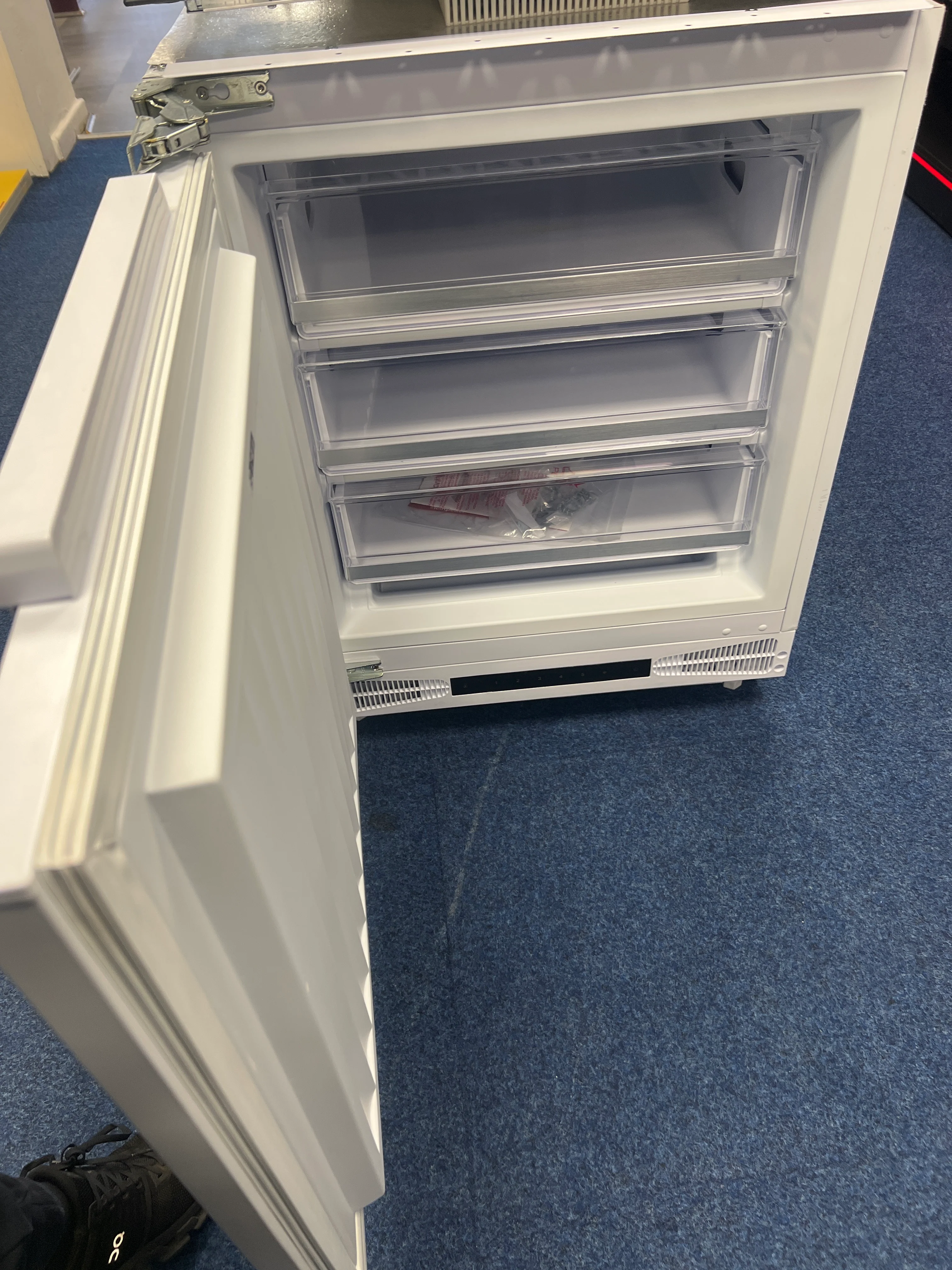 Montpellier MBUF301 - White Under counter Freezer - F energy - Ex Display - Image 2