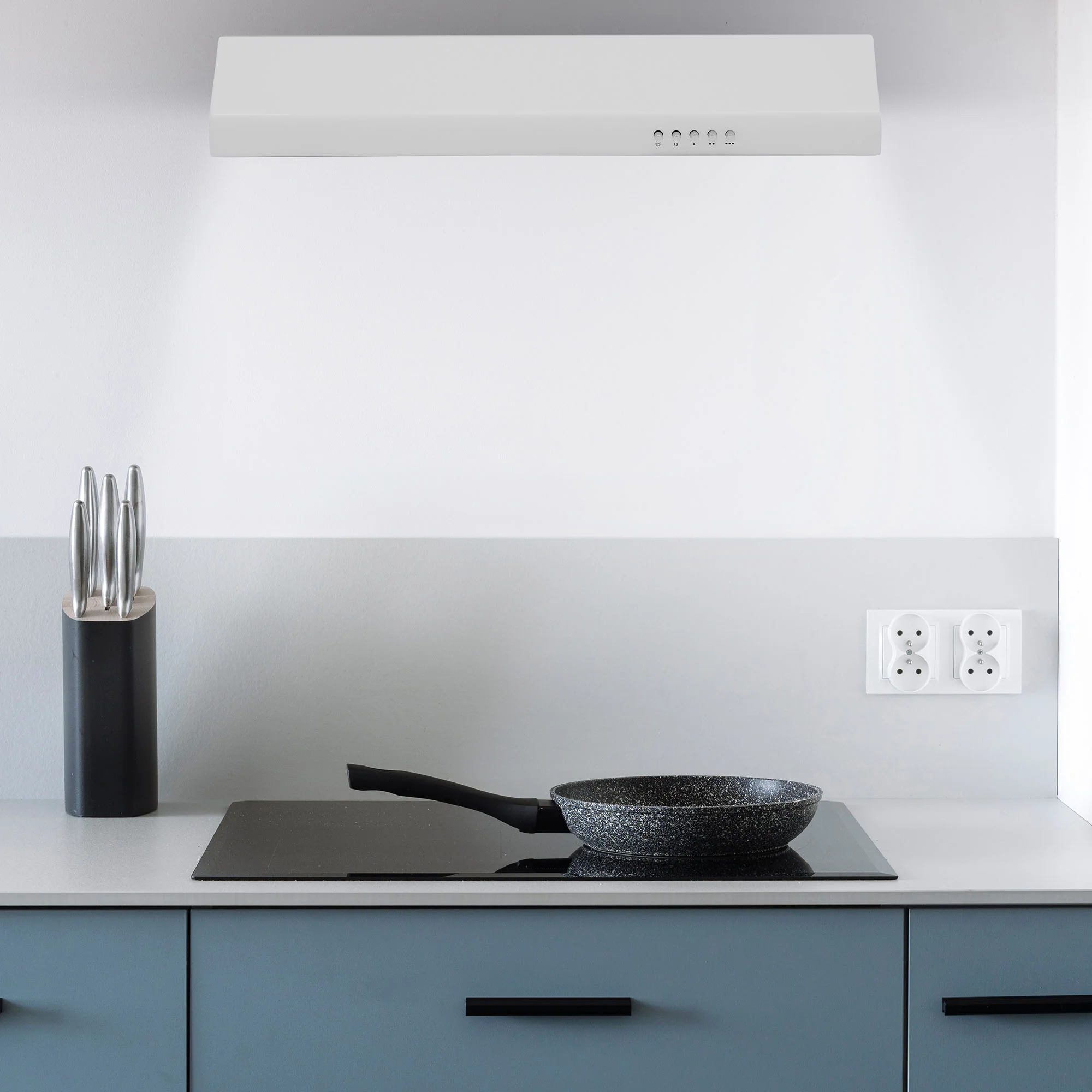 Montpellier MCV60W - White 60cm Visor Extractor Hood - Airflow 186m3/h - 65dB - 26kWh Energy - Image 4