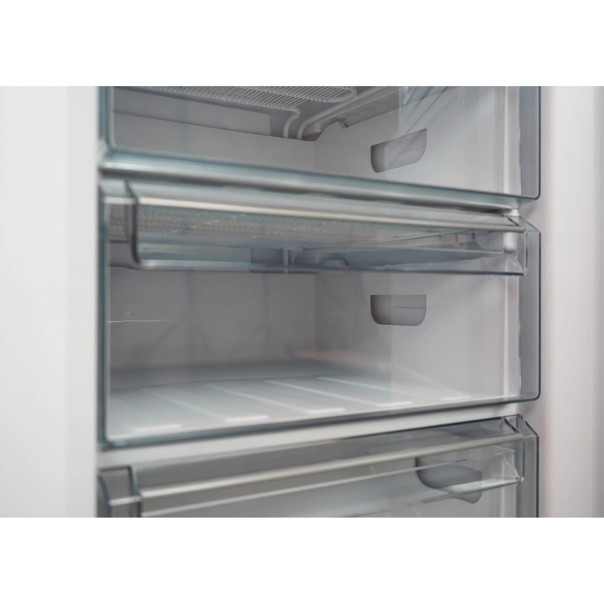 Montpellier MDAS186W - 60/40 White Fridge Freezer - Large 315L Capacity - E Energy Rating - Image 7