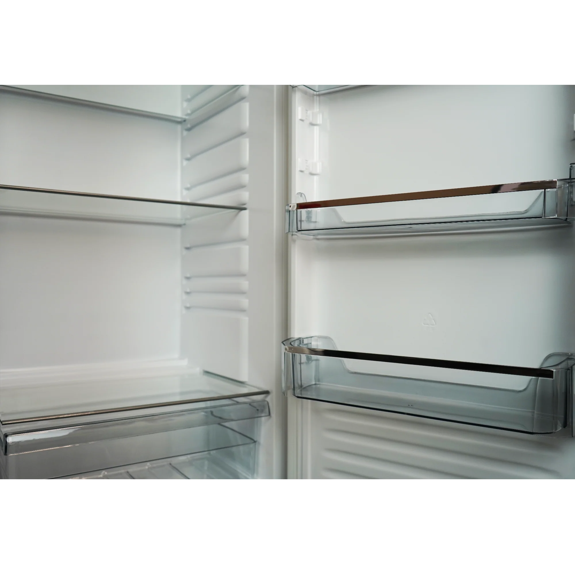 Montpellier MDATLF170W - White Tall Larder Fridge - 331L - E Energy Rating - Image 6