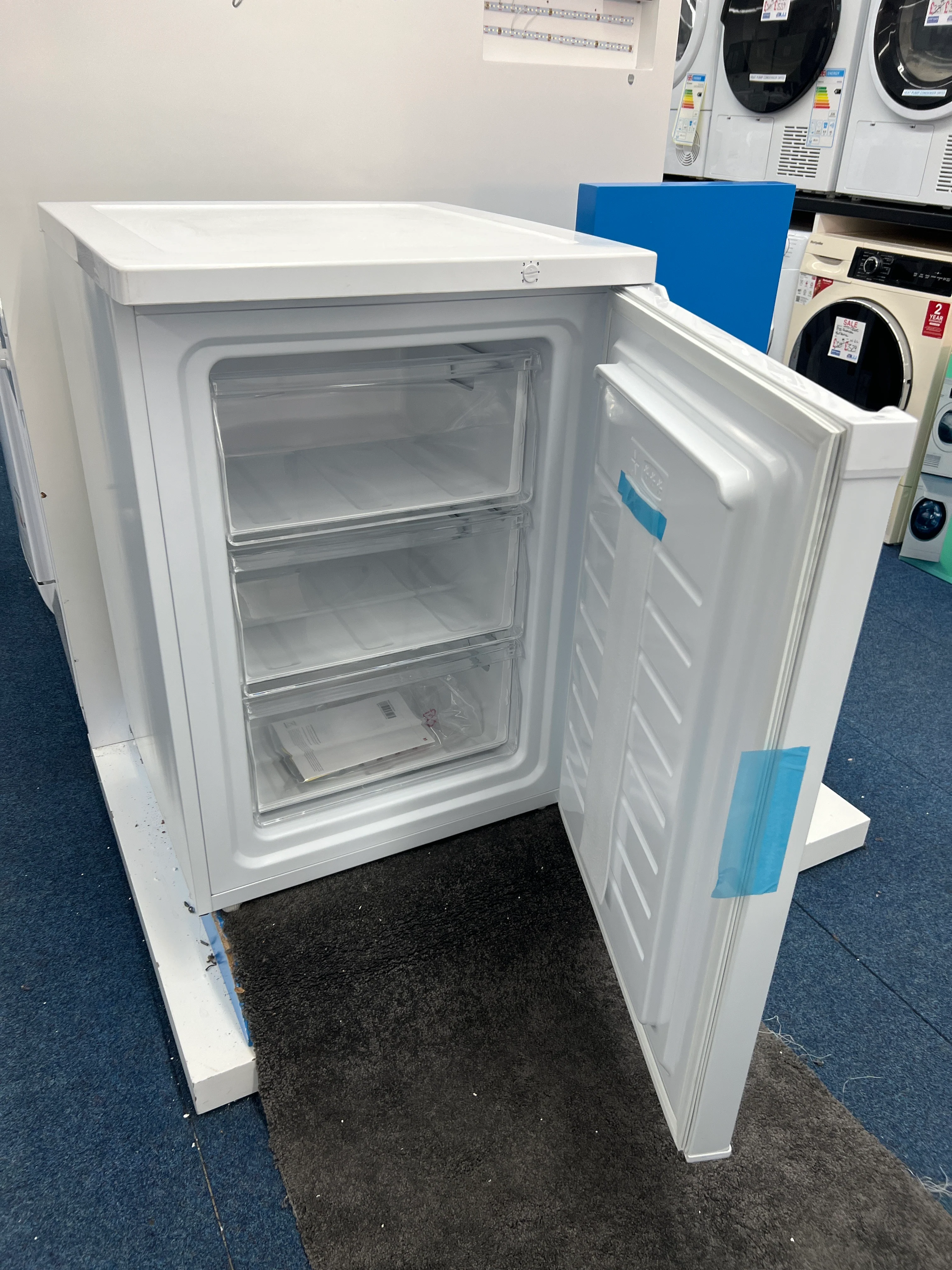 Montpellier MDAUCFZ60W - White Under Counter Freezer - 98L - E Energy - Unboxed - Image 2