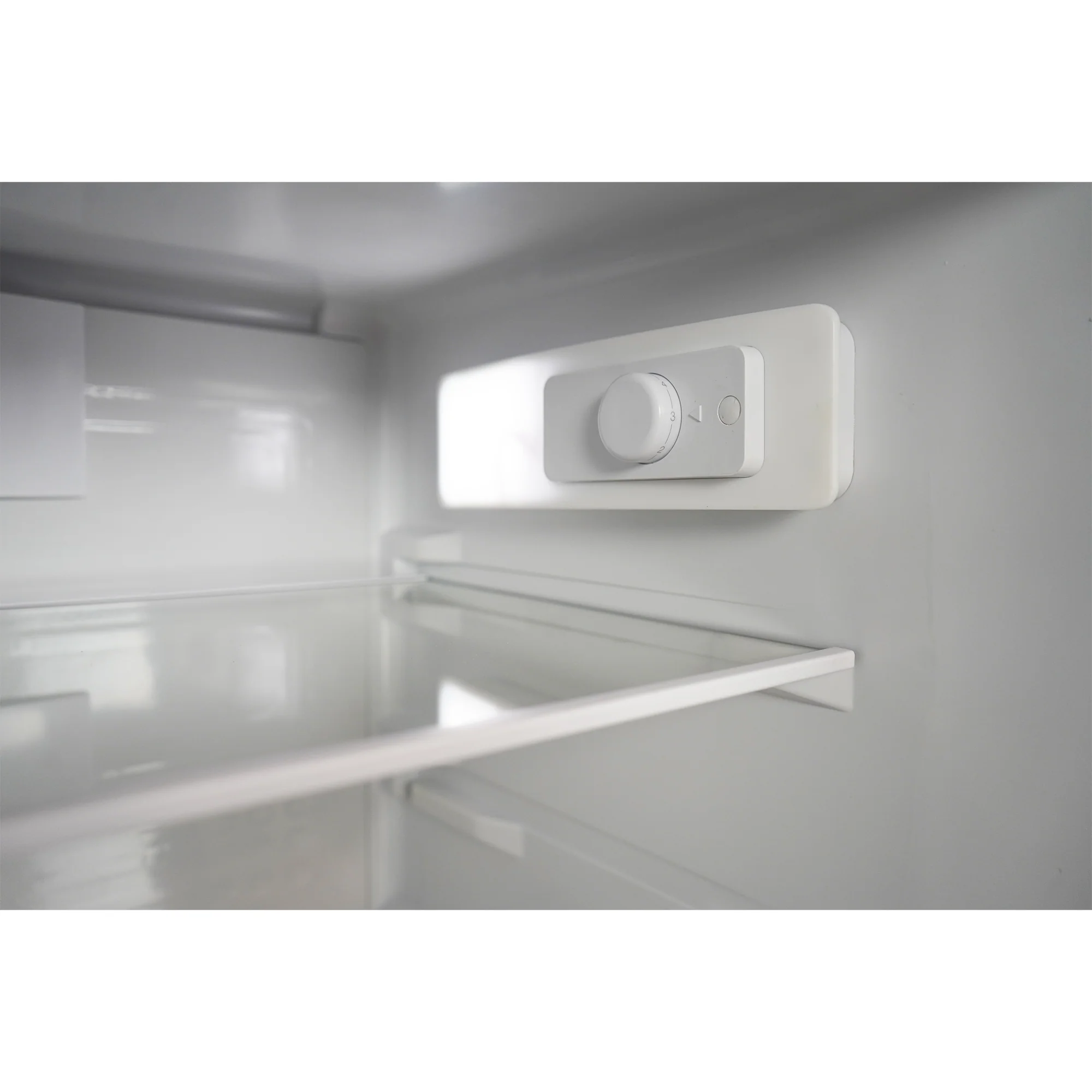 Montpellier MDAUCL54W - White Undercounter Larder Fridge - 128L - E Energy Rating - Image 4