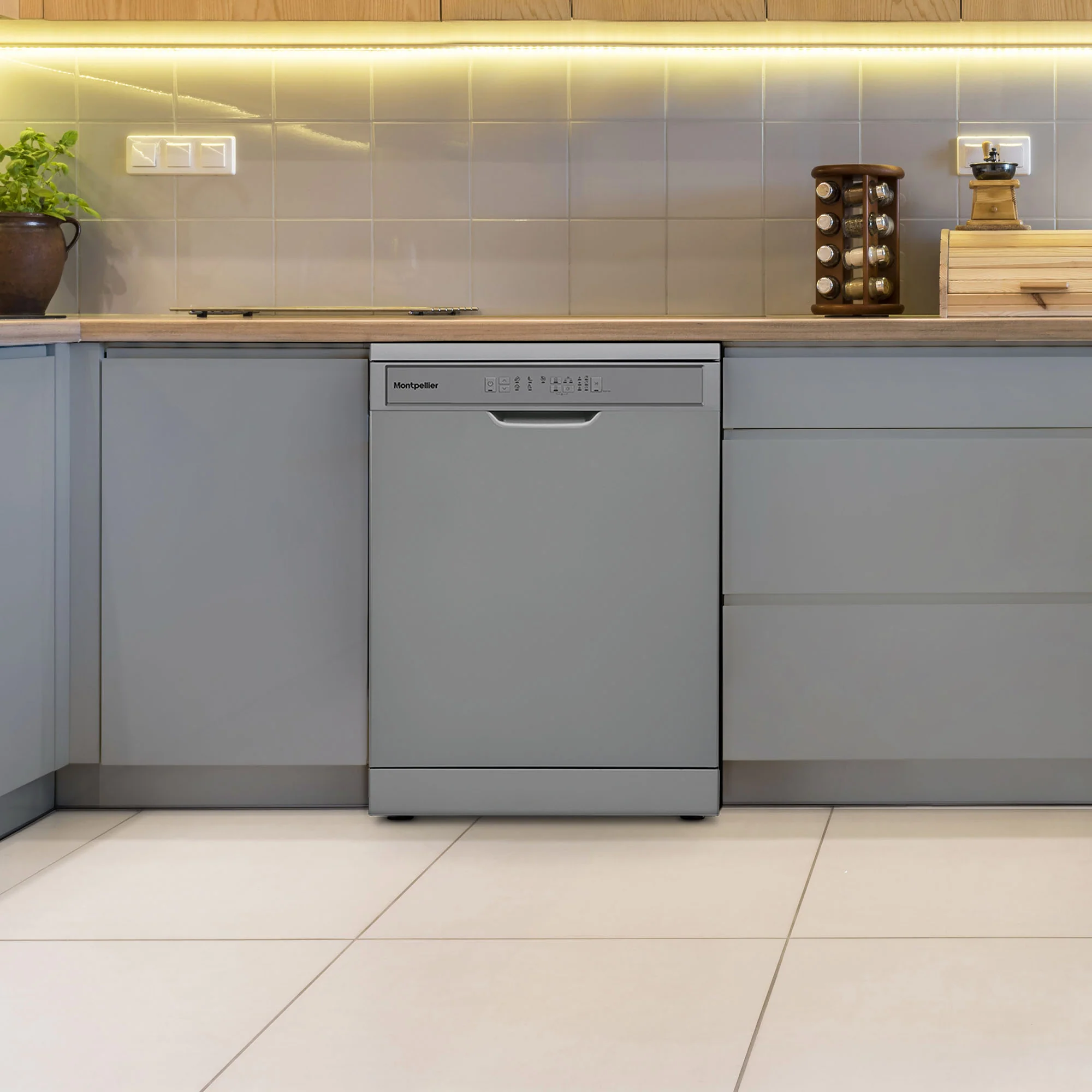 Montpellier MDWD1354S - Silver 13 Place Setting Dishwasher - Freestanding - D Energy Rating - Image 3