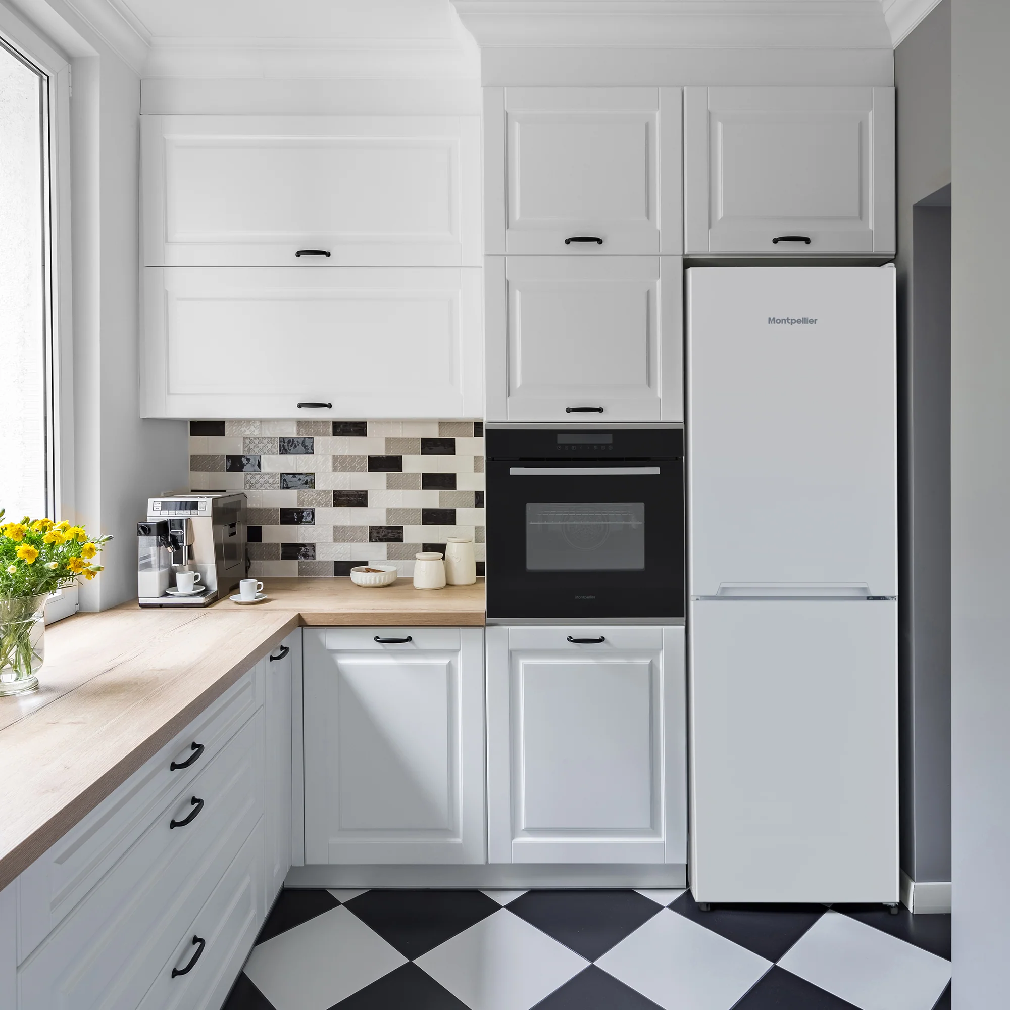 Montpellier MLF1770EW - White Low Frost Fridge Freezer - 277L Total Capacity - E Energy Rating - Image 5