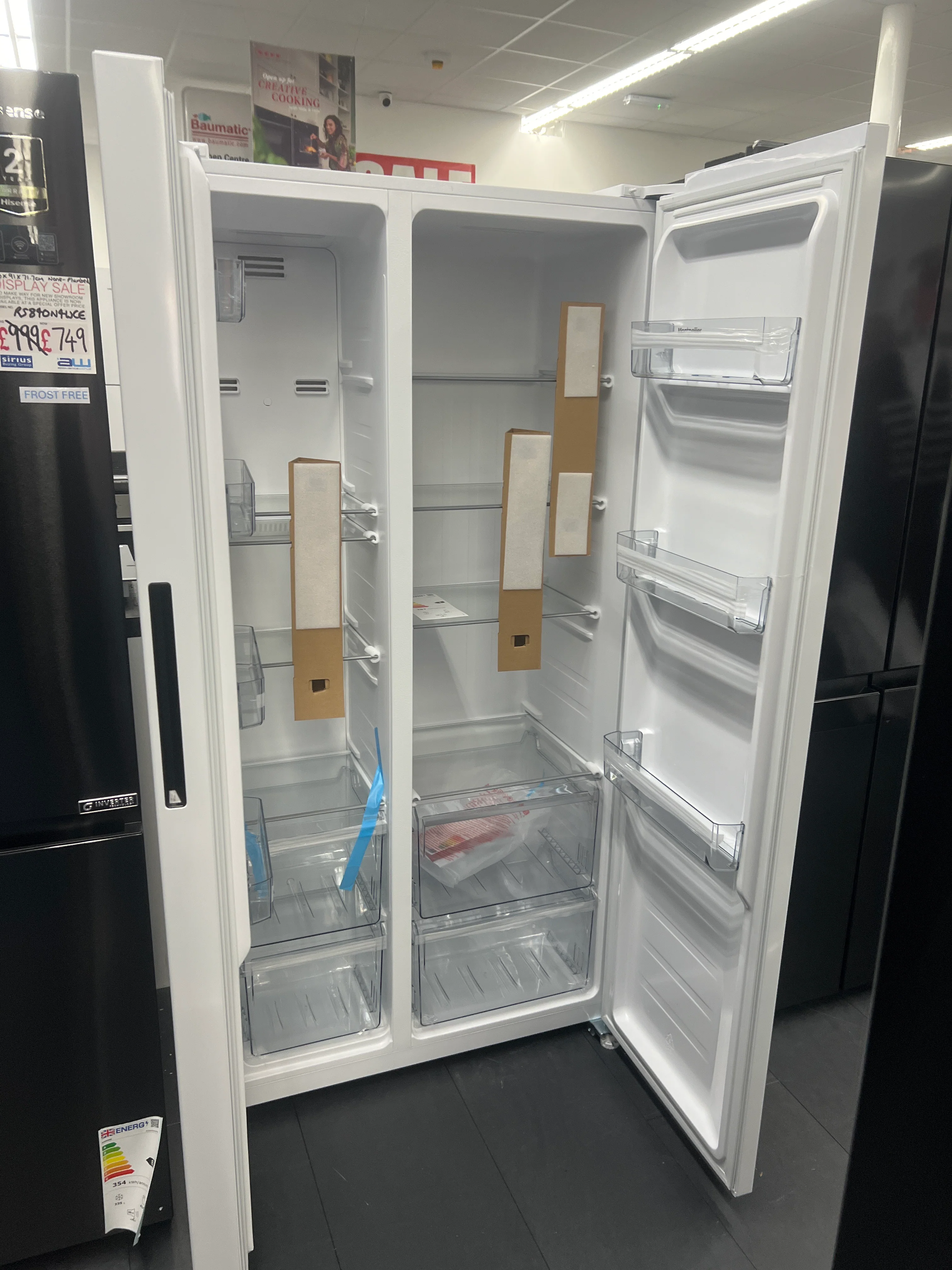 Montpellier MSBS442W - White American Style Side by Side Fridge Freezer - 442L Capacity - E Energy Rating - Unboxed - Image 2