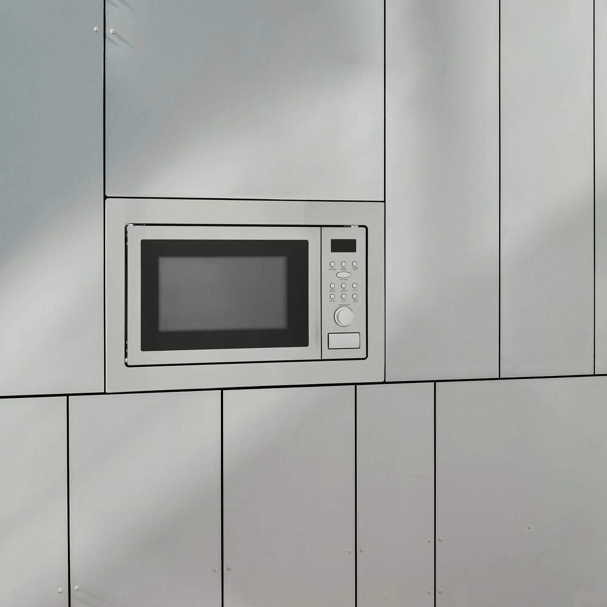 Montpellier MWBI90025 - Stainless Steel Built-In Microwave & Grill - 25L Capacity - 900W/1000W - Image 4
