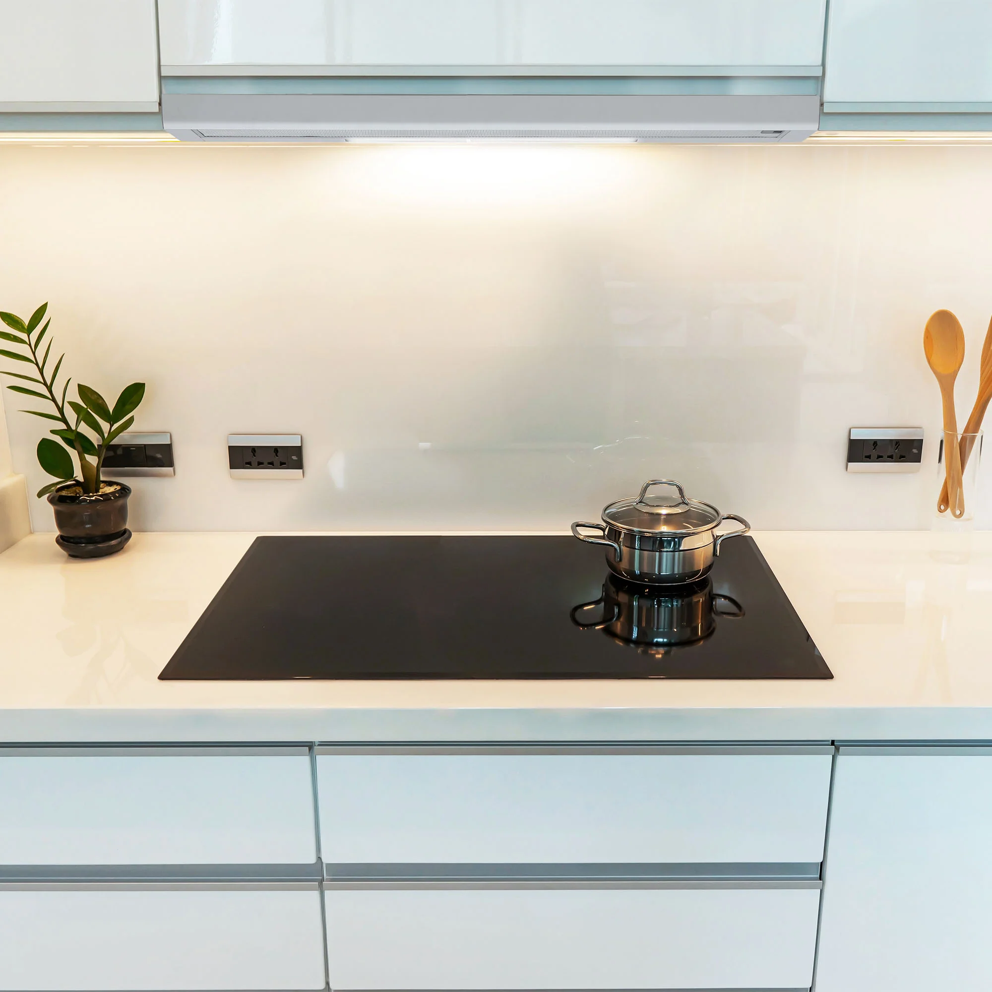 Montpellier TCH291 - Stainless Steel 90cm Telescopic Extractor Hood - 200m³/h Extraction - A Energy Rated - Image 2