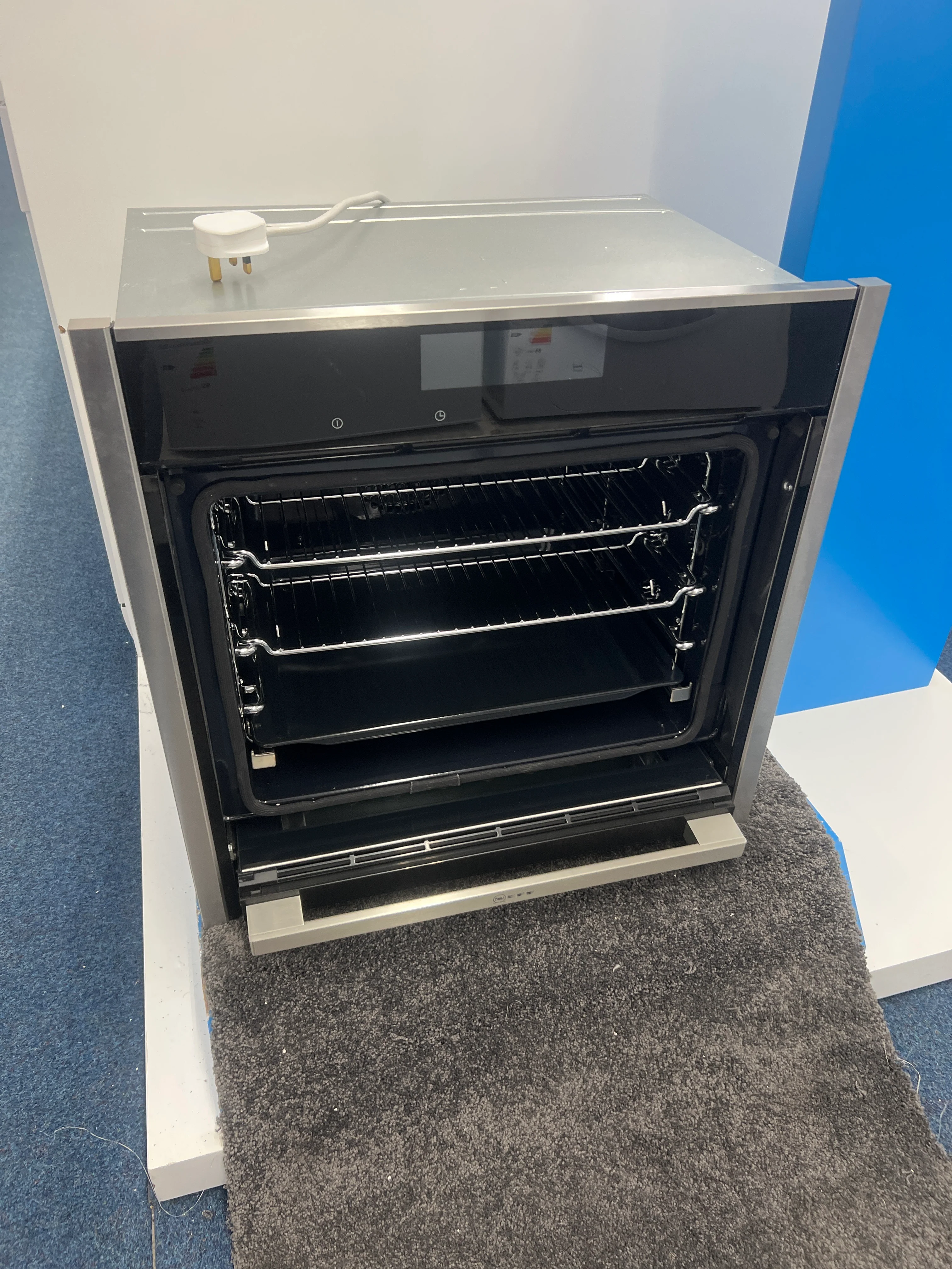 Neff B58VT68N0B Slide And Hide Electric Built-in Single Oven Stainless Steel - Unboxed - Image 3