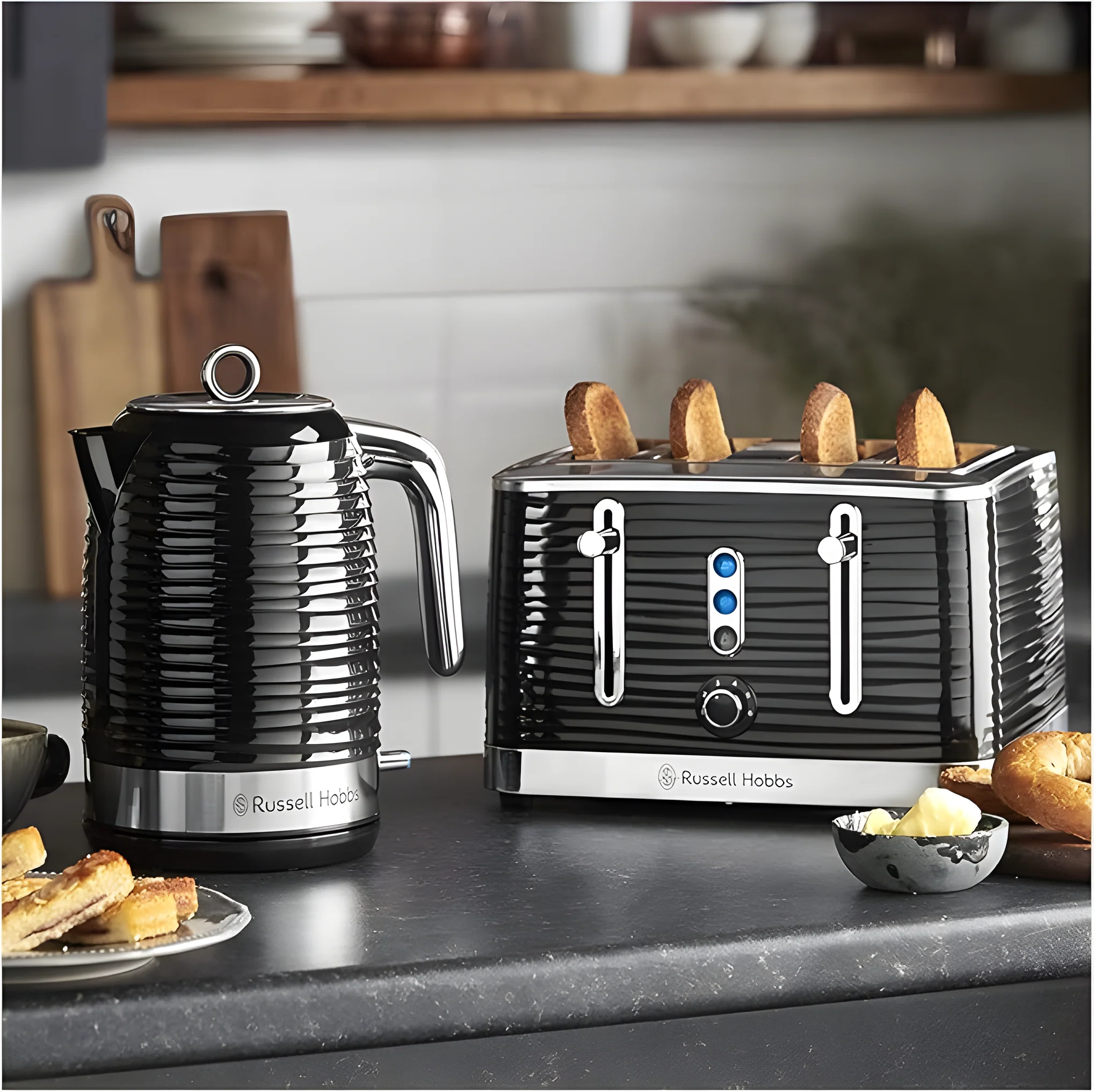Russell Hobbs 24381 - Black 4 Slice Toaster - 1800W - Image 4
