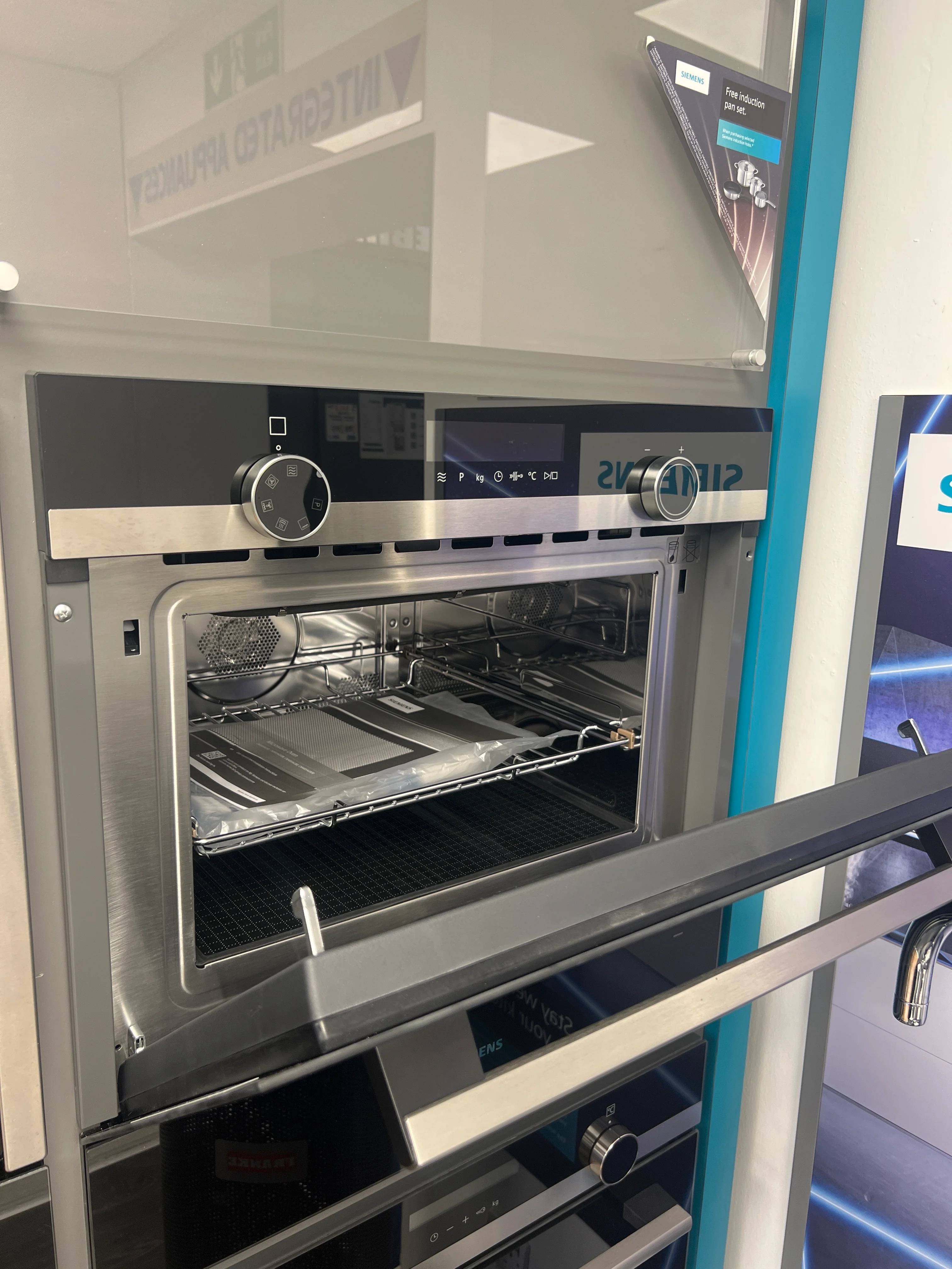 Siemens CM585AGS0B - Black Single Oven - Ex Display - Image 2