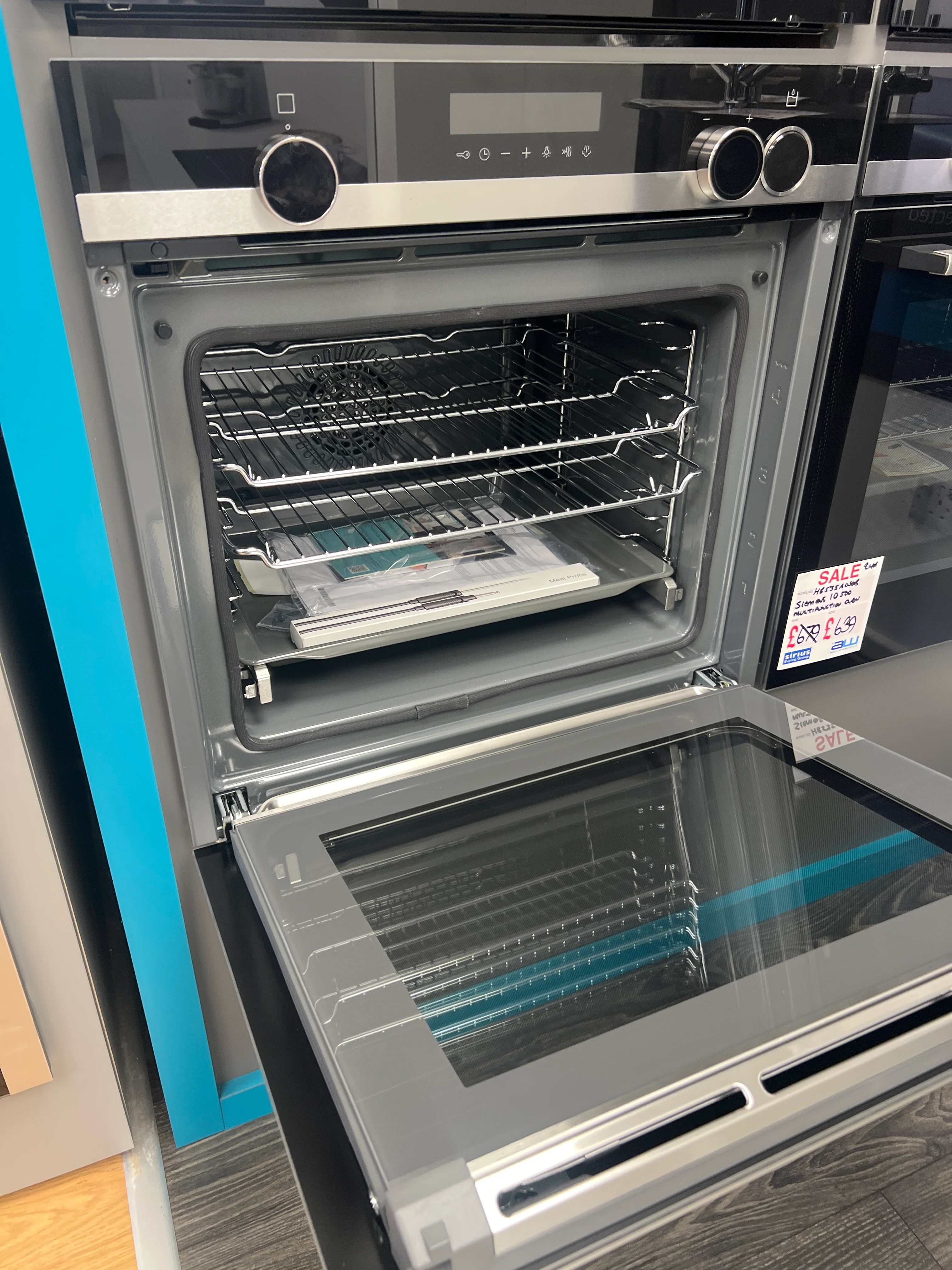 Siemens HR578G5S6B - Black Built in Single Oven - A energy - Ex Display - Image 2