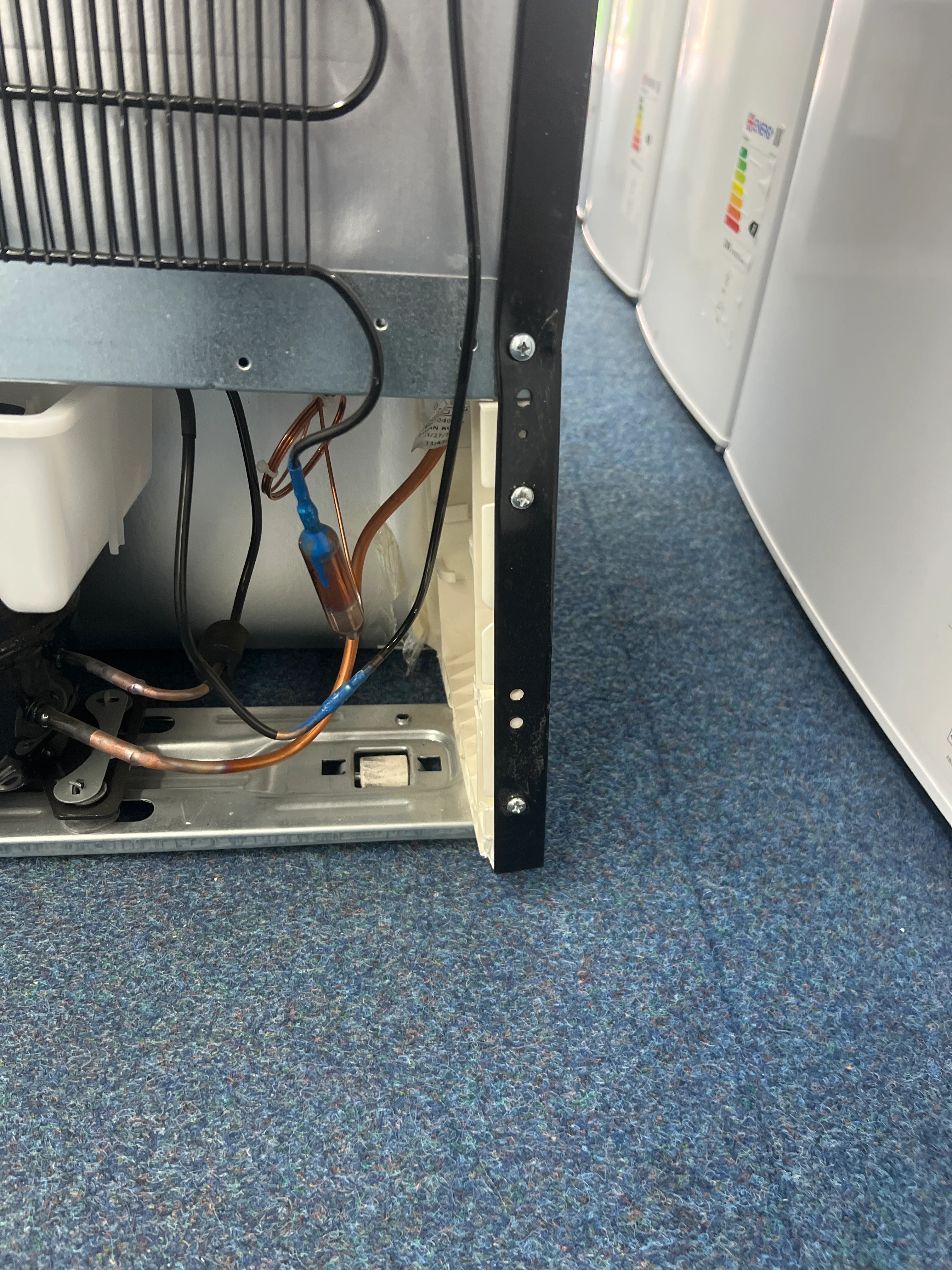 Smeg UKFS18EV2HB - Black Larder Auto Defrost Fridge - E energy - Unboxed - Image 4