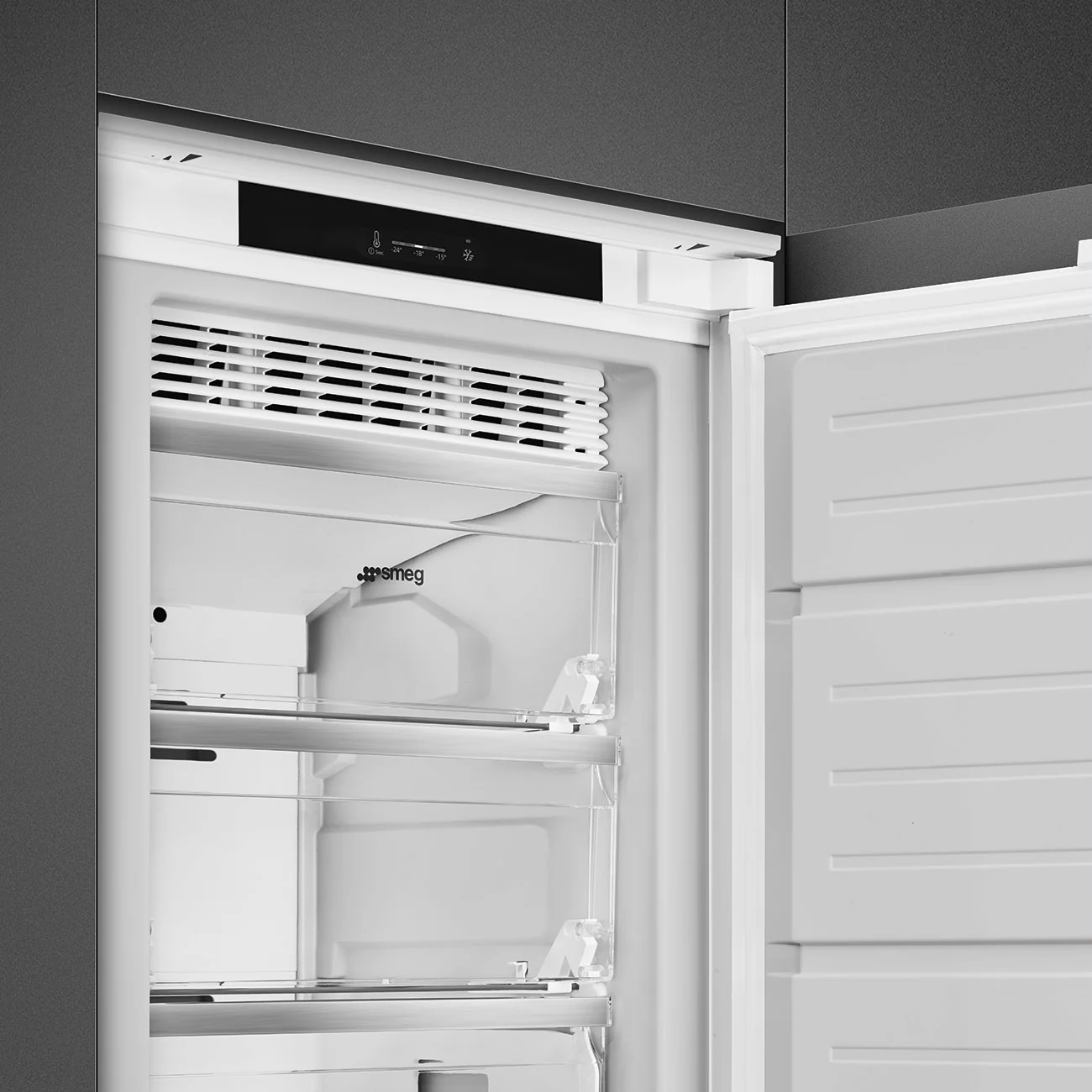 SMEG UKS9F174NE - Stainless Steel Built-in Freezer - 212L - E Energy - Image 4