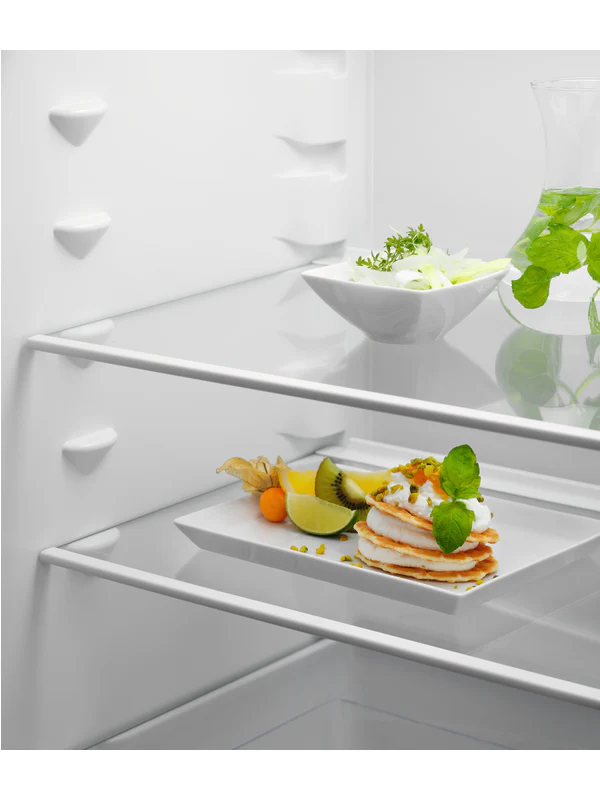 Zanussi ZNTN18ES5 - Integrated 50/50 Frost Free Fridge Freezer - E energy - Image 3